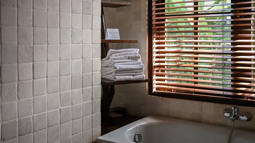 Villa San - Guest bedroom bathroom